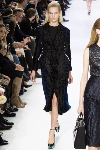 Look 32